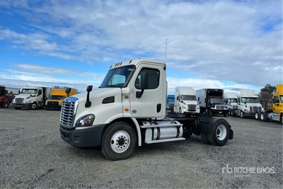 2018 Freightliner Cascadia 113 4x2 Ciągnik siodłowy z kabiną dzienną S/A