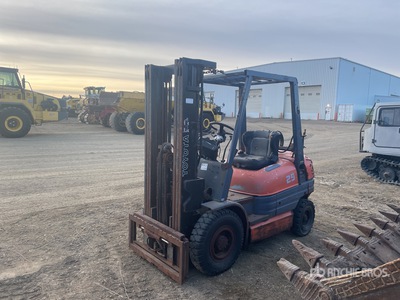 1997 Toyota 42-6FGU25 3750 lb Vorkheftruck met luchtbanden (Inoperable)