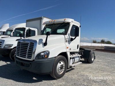 2016 Freightliner Cascadia 125 4x2 Ciągnik siodłowy z kabiną dzienną S/A