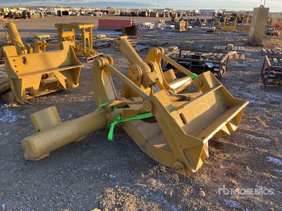 Cat 115 in Motor Grader Ripper