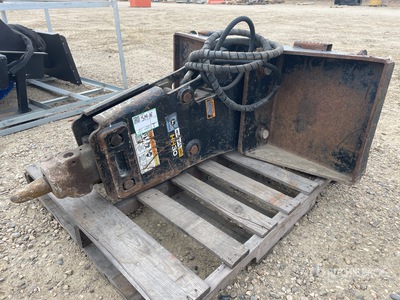 John Deere HH30 46 in Skid Steer Breaker