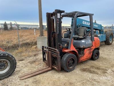 2006 Toyota 7FGU30 5820 lb Pneumatic Tire Forklift (Inoperable)