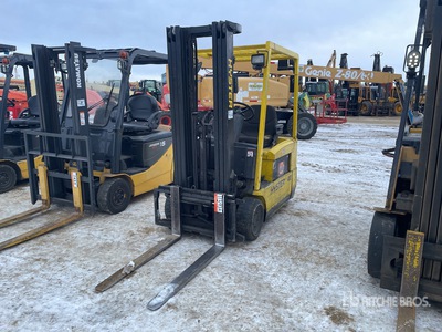 2000 Hyster J40XMT 3650 lb Electric Forklift (Inoperable)