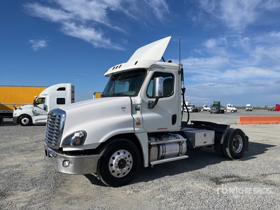 2016 Freightliner Cascadia 125 4x2 Ciągnik siodłowy z kabiną dzienną S/A