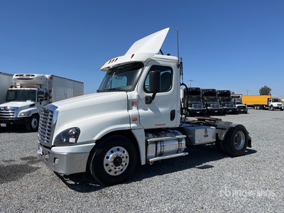 2016 Freightliner Cascadia 125 4x2 Ciągnik siodłowy z kabiną dzienną S/A