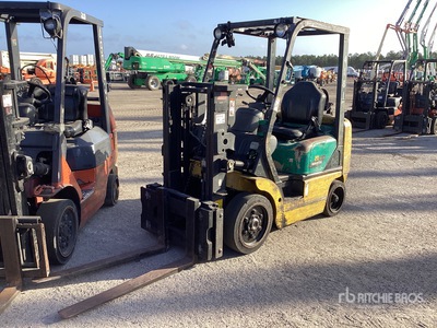 2006 Komatsu FG20ST-14R 4000 lb Caretilla de Ruedas de Macizas