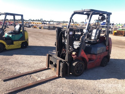 2004 Toyota 7FGCU25 4700 lb Caretilla de Ruedas de Macizas
