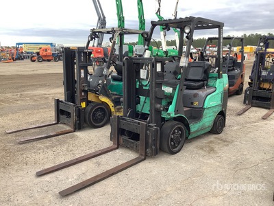 2007 Mitsubishi FGC25N-LP 5000 lb Caretilla de Ruedas de Macizas