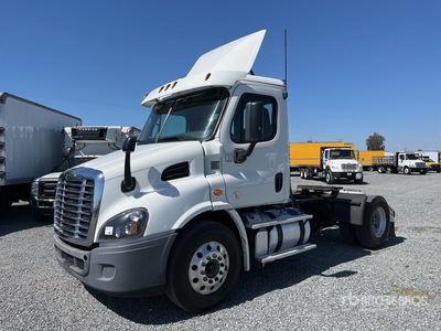 2017 Freightliner Cascadia 113 4x2 Ciągnik siodłowy z kabiną dzienną S/A