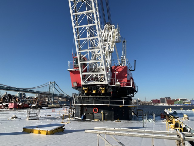 Clyde 28 80-Ton Crane on 130’ x 60’ x 11’ Barge