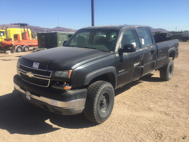 2005 Chevrolet Silverado K3500 4x4 Crew Cab Pickup