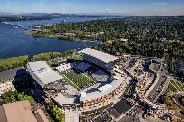 Sailgate @ University of Washington Husky Game | Ritchie Bros. Auctioneers