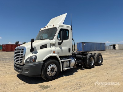 2018 Freightliner Cascadia 113 6x4 T/A Day Cab Truck Tractor