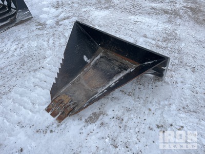 Skid Steer Stump Bucket ملحقات معدة الحمل الصغيرة المجنزرة المتنوعة