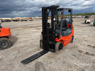 2004 Toyota 7FGCU25 4500 lb Caretilla de Ruedas de Macizas