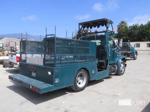 1999 Unverified International 4700 Attenuator Truck In