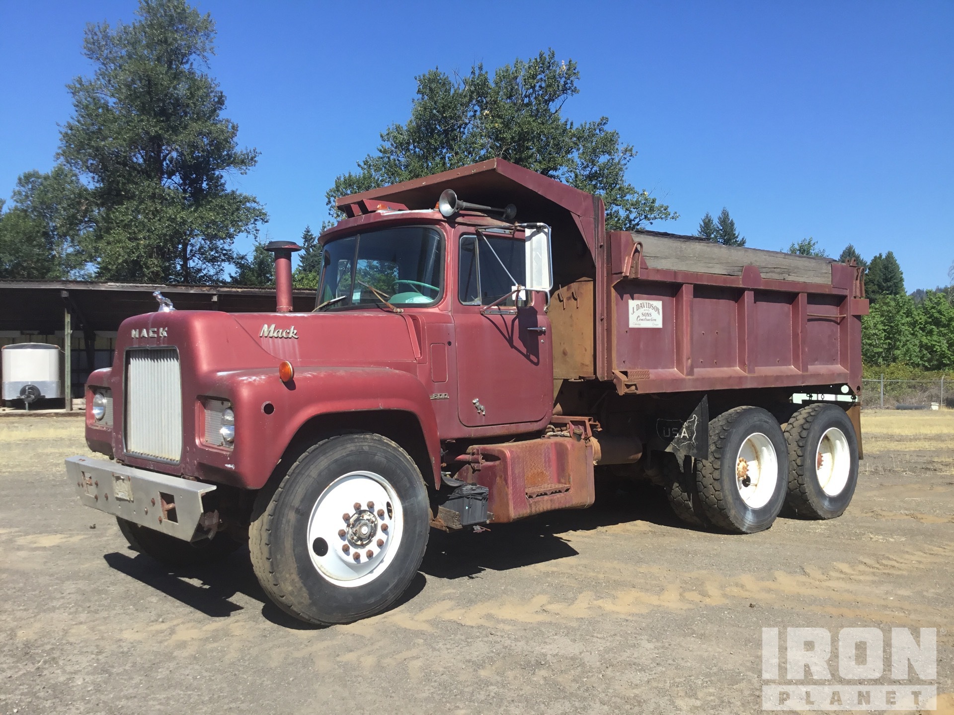 1969 Mack R611ST 6x4 T/A Dump Truck in Oakridge, Oregon, United