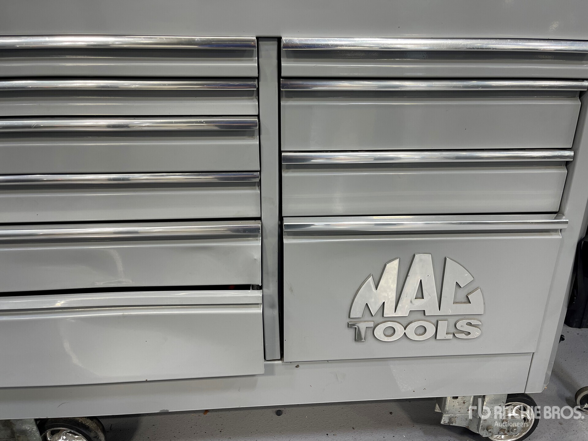 Mac Tools Macsimizer M8827 Triple-Bay Workstation in Bowie