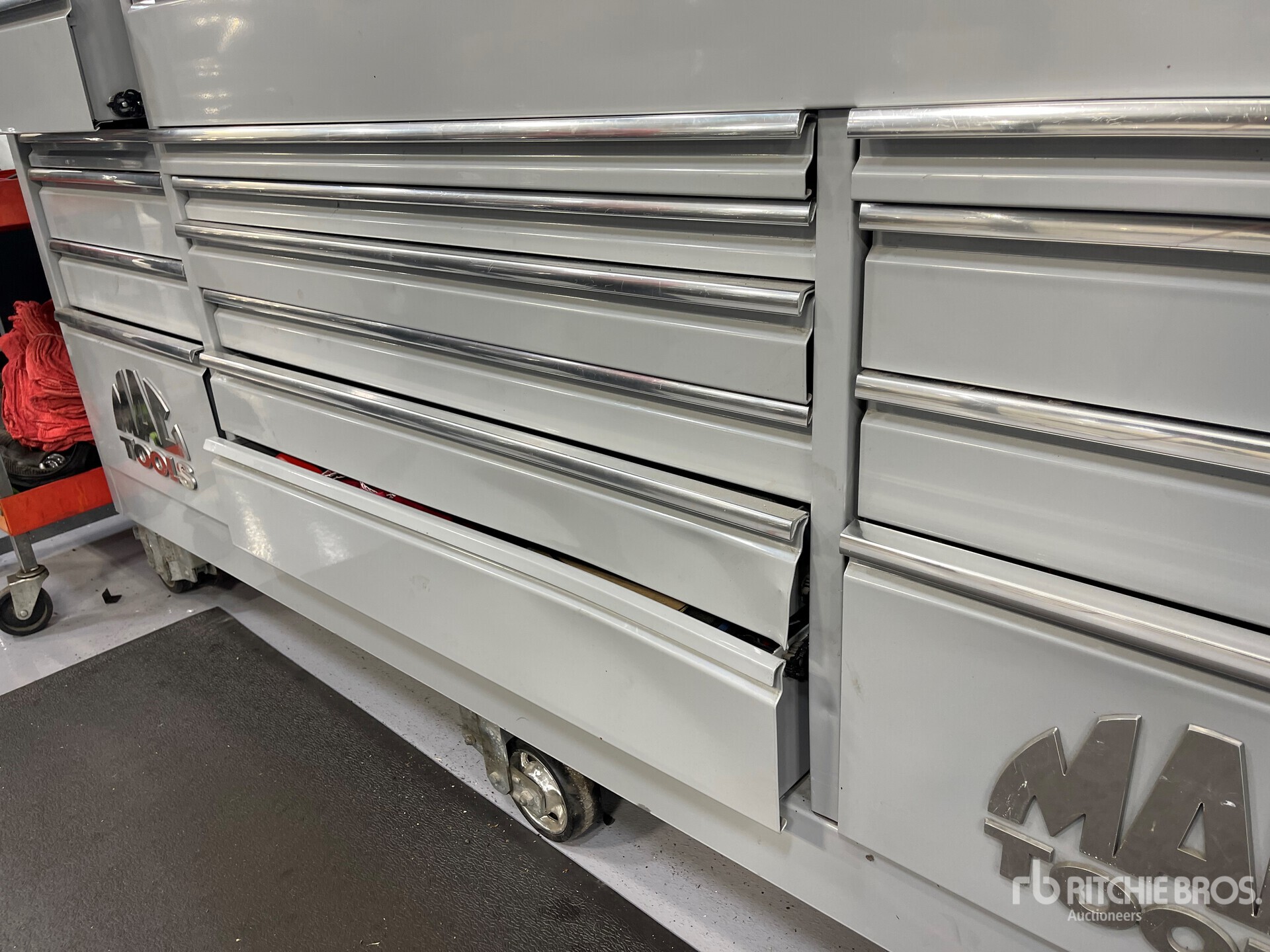 Mac Tools Macsimizer M8827 Triple-Bay Workstation in Bowie