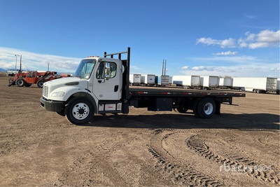 2016 Freightliner M2 106 4x2 Camion à Plateau