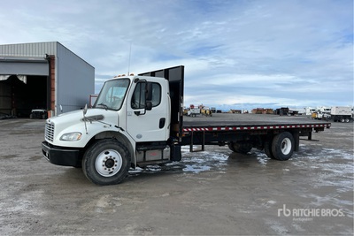 2015 Freightliner M2 106 4x2 Camion à Plateau