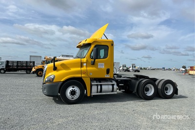 2016 Freightliner Cascadia 125 6x4 Ciągnik siodłowy T/A z kabiną dzienną