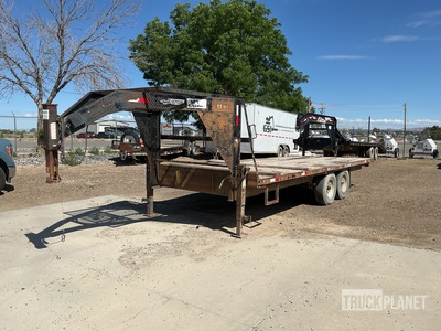 2005 Down To Earth  20 ft T/A Gooseneck Flatbed Trailer