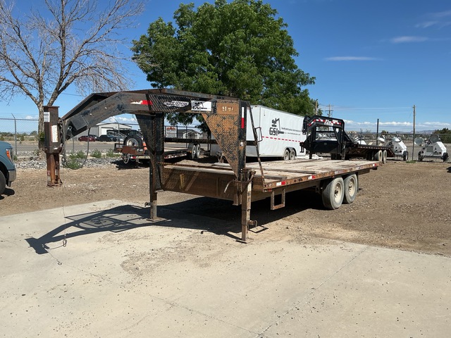 2005 Down To Earth  20 ft T/A Gooseneck Flatbed Trailer