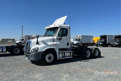 2017 Freightliner Cascadia 125 6x4 Ciągnik siodłowy T/A z kabiną dzienną