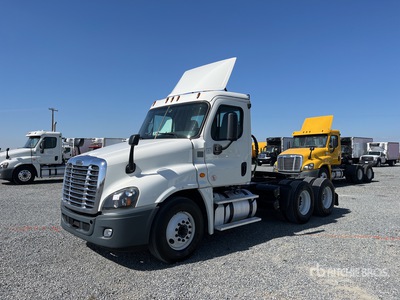 2017 Freightliner Cascadia 125 6x4 Ciągnik siodłowy T/A z kabiną dzienną