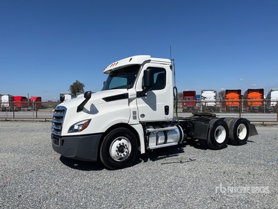 2018 Freightliner Cascadia 126 6x4 Ciągnik siodłowy T/A z kabiną dzienną