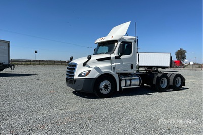 2019 Freightliner Cascadia 126 6x4 Ciągnik siodłowy T/A z kabiną dzienną