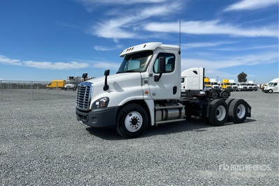 2018 Freightliner Cascadia 125 6x4 Ciągnik siodłowy T/A z kabiną dzienną