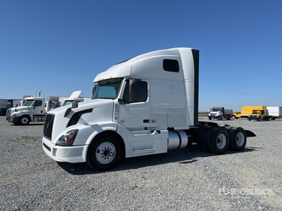 2018 Volvo VNL670 6x4 Ciągnik siodłowy T/A z kabiną sypialną