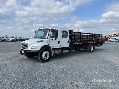 2015 Freightliner M2 106 4x2 Crew Cab Ciężarówka z płaską platformą