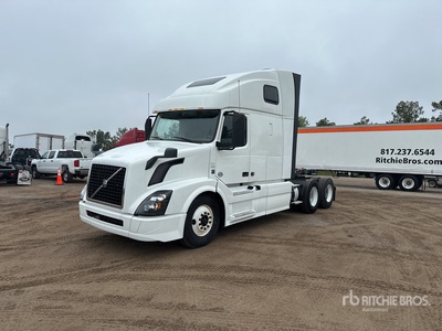 2016 Volvo VNL670 6x4 Tracteur Routier Couchette