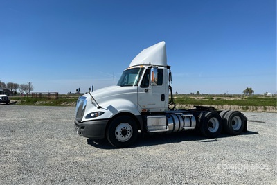 2015 International ProStar+ 122 6x4 Ciągnik siodłowy T/A z kabiną dzienną