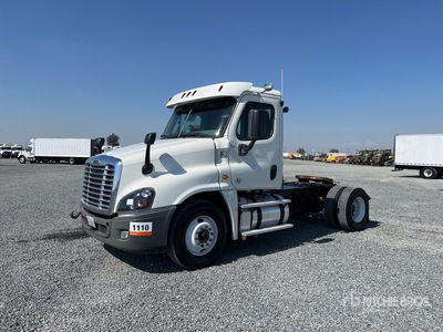 2018 Freightliner Cascadia 125 4x2 Ciągnik siodłowy z kabiną dzienną S/A