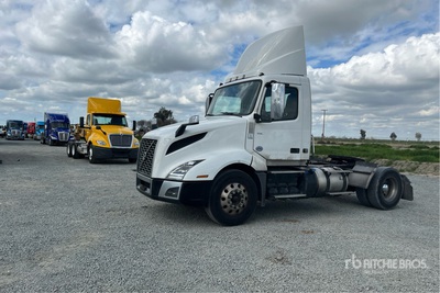 2018 Volvo VNL300 4x2 Ciągnik siodłowy z kabiną dzienną S/A