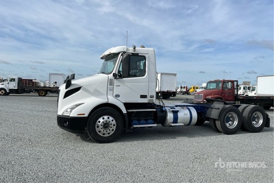 2019 Volvo VNR300 6x4 Ciągnik siodłowy T/A z kabiną dzienną