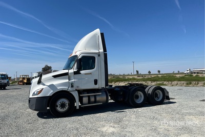 2019 Freightliner Cascadia 126 6x4 Ciągnik siodłowy T/A z kabiną dzienną