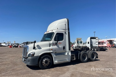 2017 Freightliner Cascadia125 6x4 Ciągnik siodłowy T/A z kabiną dzienną