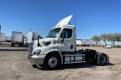 2017 Freightliner Cascadia 113 4x2 Ciągnik siodłowy z kabiną dzienną S/A