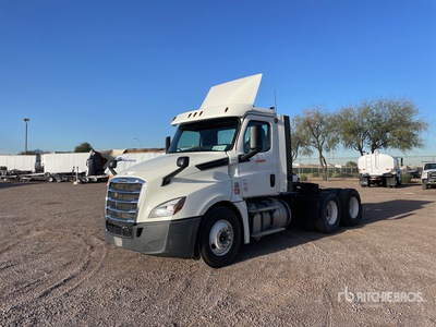 2018 Freightliner Cascadia 126 6x4 Ciągnik siodłowy T/A z kabiną dzienną