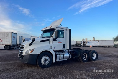 2018 Freightliner Cascadia 126 6x4 Ciągnik siodłowy T/A z kabiną dzienną