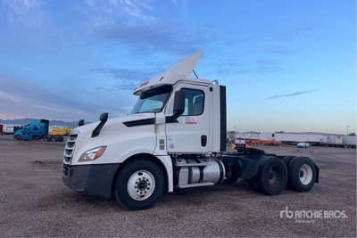 2018 Freightliner Cascadia 126 6x4 Ciągnik siodłowy T/A z kabiną dzienną