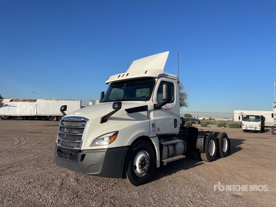 2018 Freightliner Cascadia 126 6x4 Ciągnik siodłowy T/A z kabiną dzienną