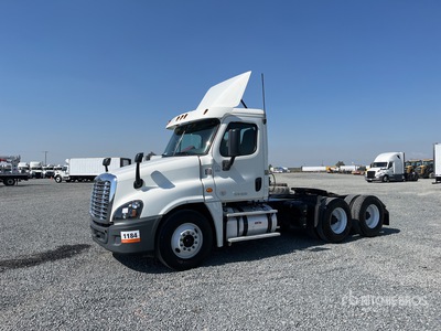 2015 Freightliner Cascadia125 6x4 Ciągnik siodłowy T/A z kabiną dzienną