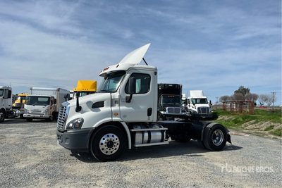 2016 Freightliner Cascadia 113 4x2 Ciągnik siodłowy z kabiną dzienną S/A