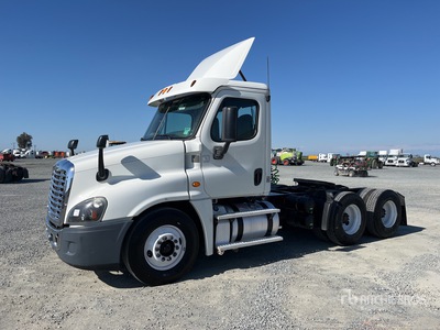 2015 Freightliner Cascadia 125 6x4 Ciągnik siodłowy T/A z kabiną dzienną